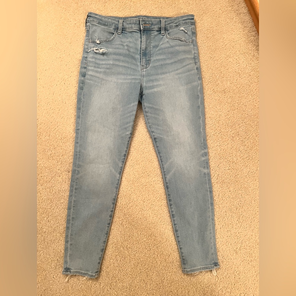 American Eagle Outfitters Light Wash Blue High-Rise Skinny Jeans - Picture 2 of 10